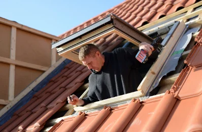 Pose de fenêtres de toit Velux au Gué-d'Alleré